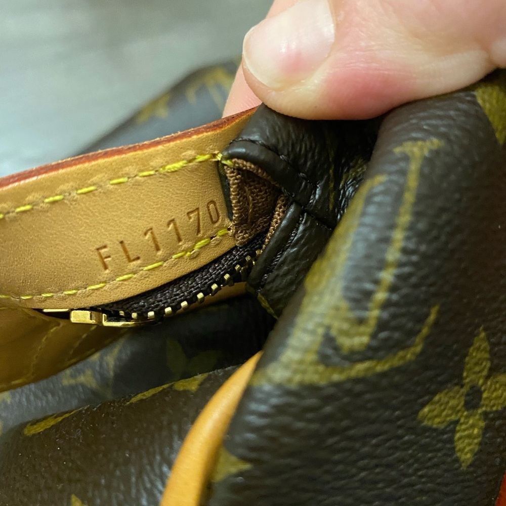 Louis Vuitton Stresa Handbag GM - Picture 4 of 8